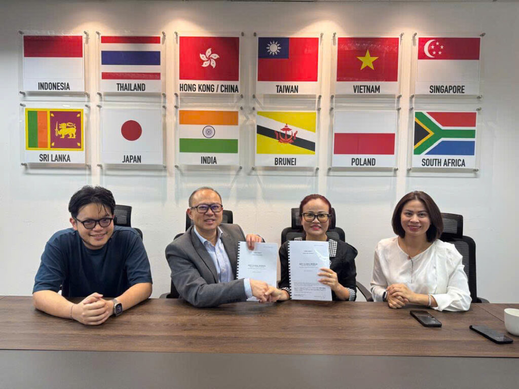 CEO Hồng Đức Cùng Các Bác Sĩ Hàng Đầu Tham Quan Phòng Lab Tế Bào Gốc Đã IPO Tại Malaysia 9 z6694896870020 56d5554bd15ba859b043c2fac4030696